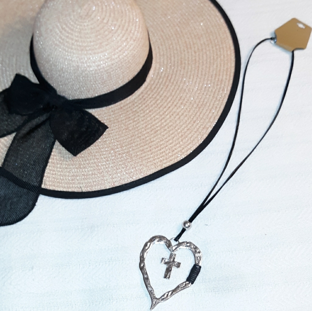 Fashion Hammered Heart Necklace Nwt